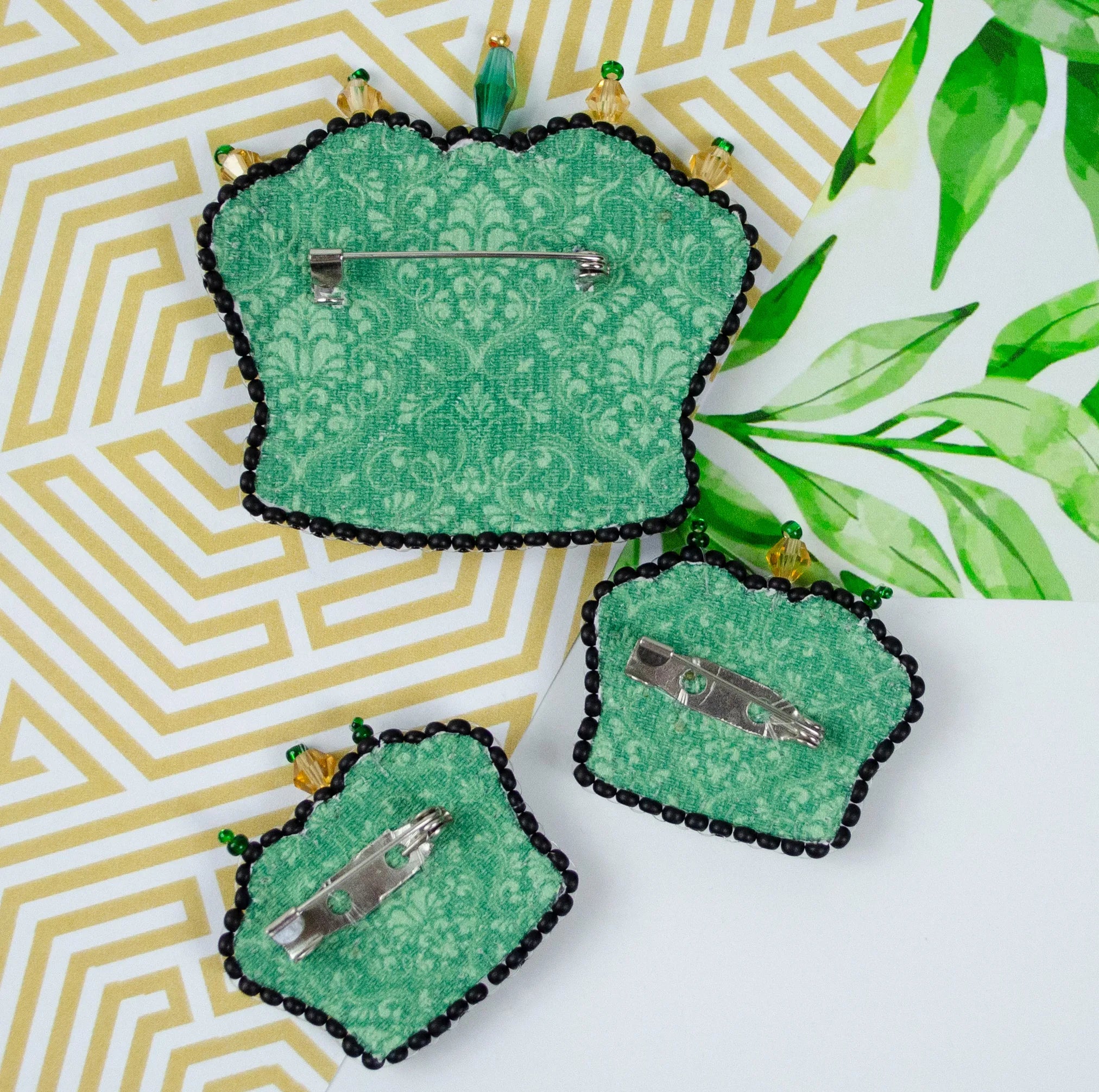 Brooch Embroidery Kit Decoration Symbol of the monarch (Decoration)
