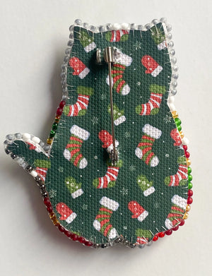Brooch Embroidery Kit Decoration In a Sweater (Decoration)