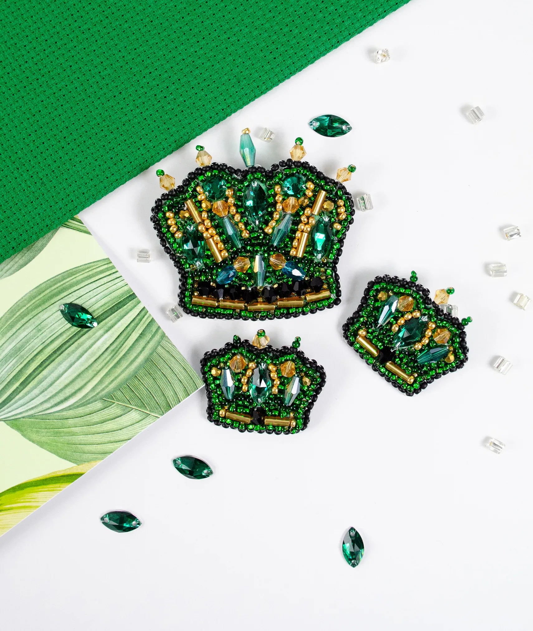 Brooch Embroidery Kit Decoration Symbol of the monarch (Decoration)