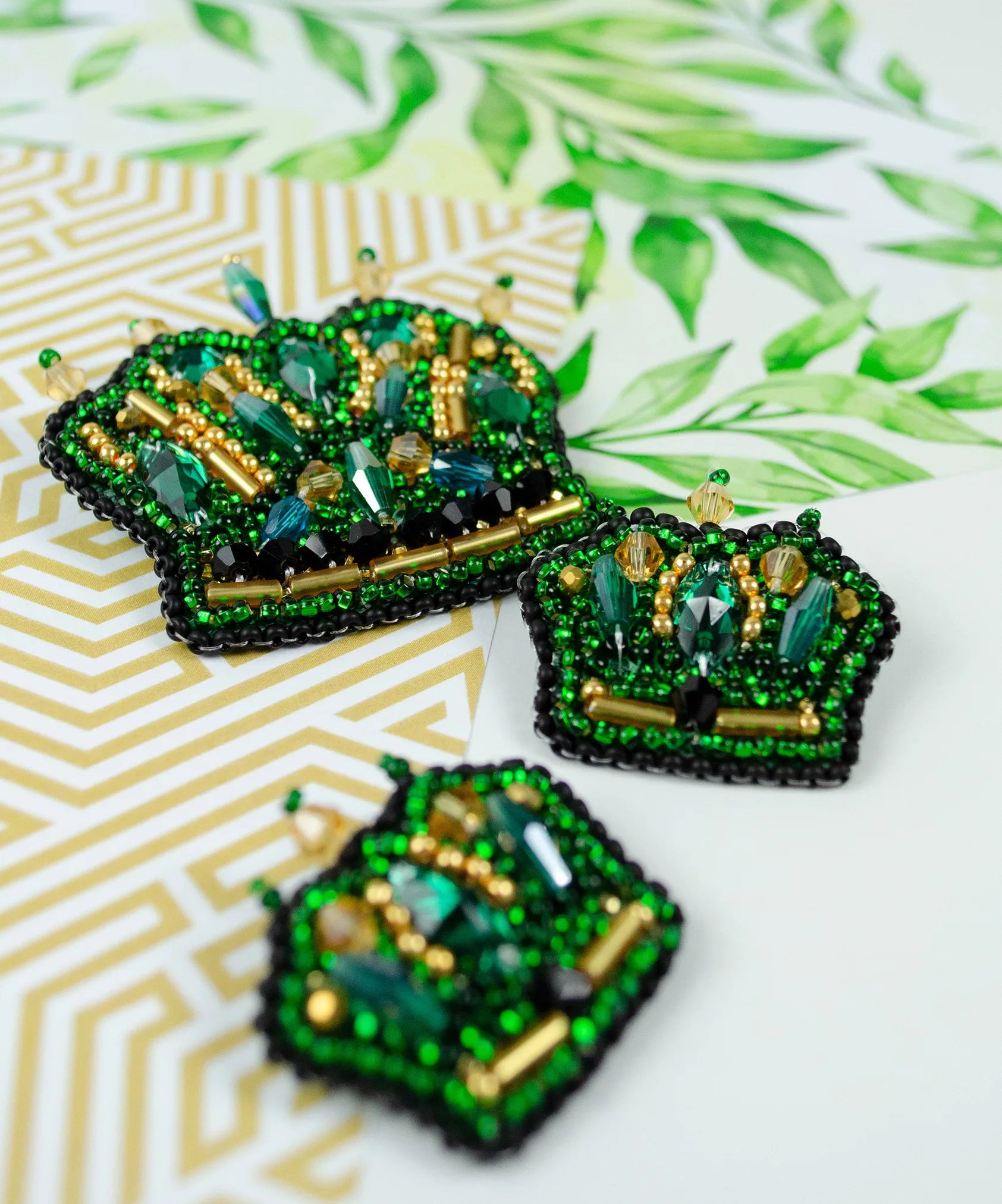 Brooch Embroidery Kit Decoration Symbol of the monarch (Decoration)