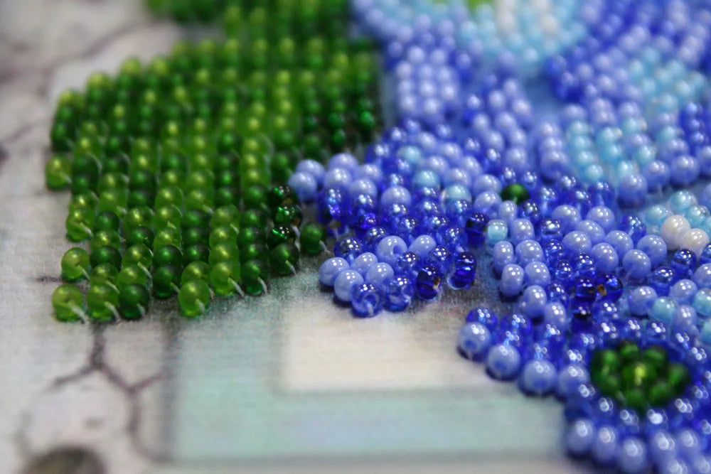 Bead Embroidery Kit Mid-sized bead embroidery kit Gentle hydrangeas