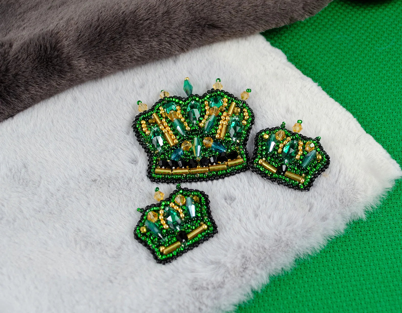 Brooch Embroidery Kit Decoration Symbol of the monarch (Decoration)
