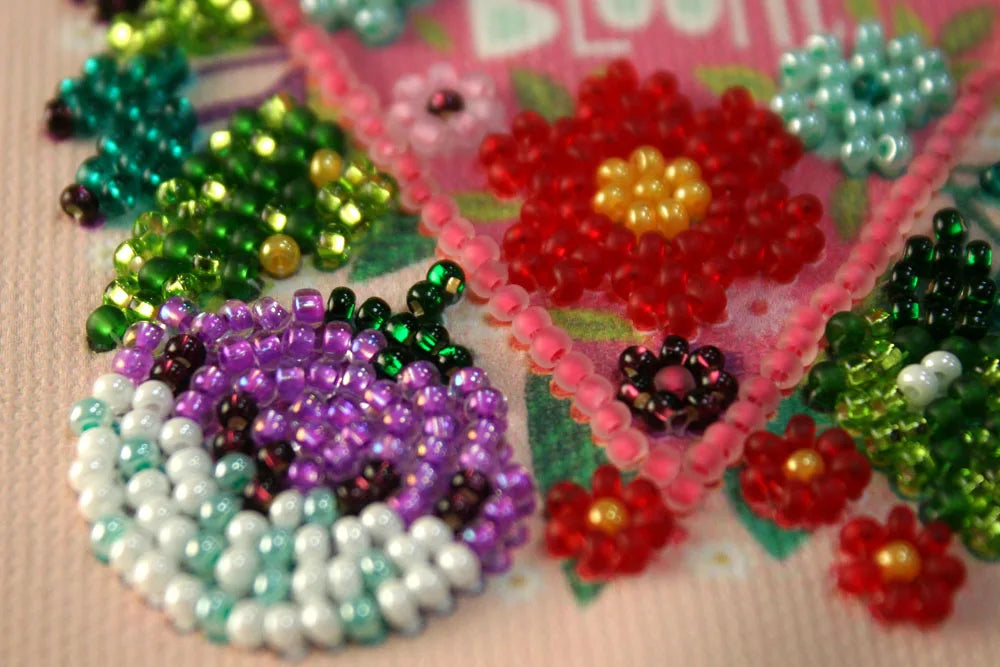 Pennant Bead Embroidery Kit Pennant-kit Bead Embroidery Happy heart