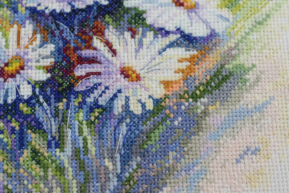 Cross Stitch Kit Cross-stitch kits Watercolour camomiles