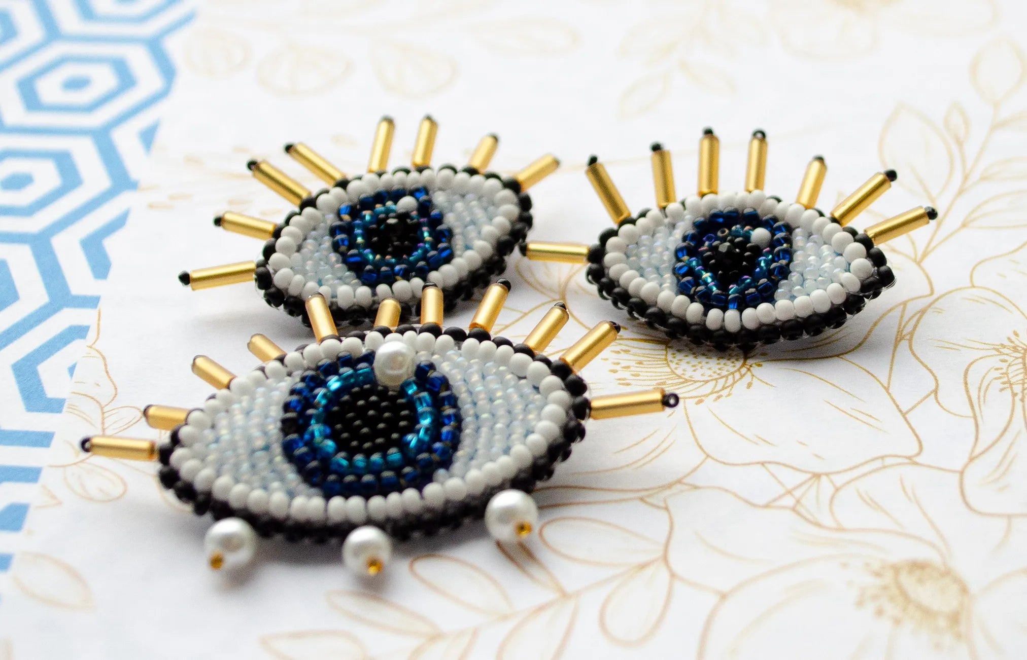 Brooch Embroidery Kit Decoration Mirror of the Soul (Decoration)